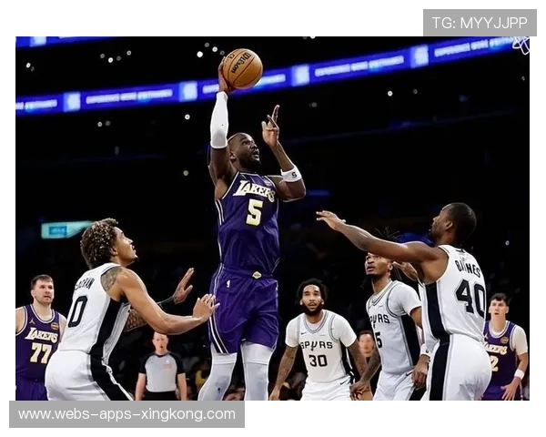 湖人内线协防成功瓦解对方攻势